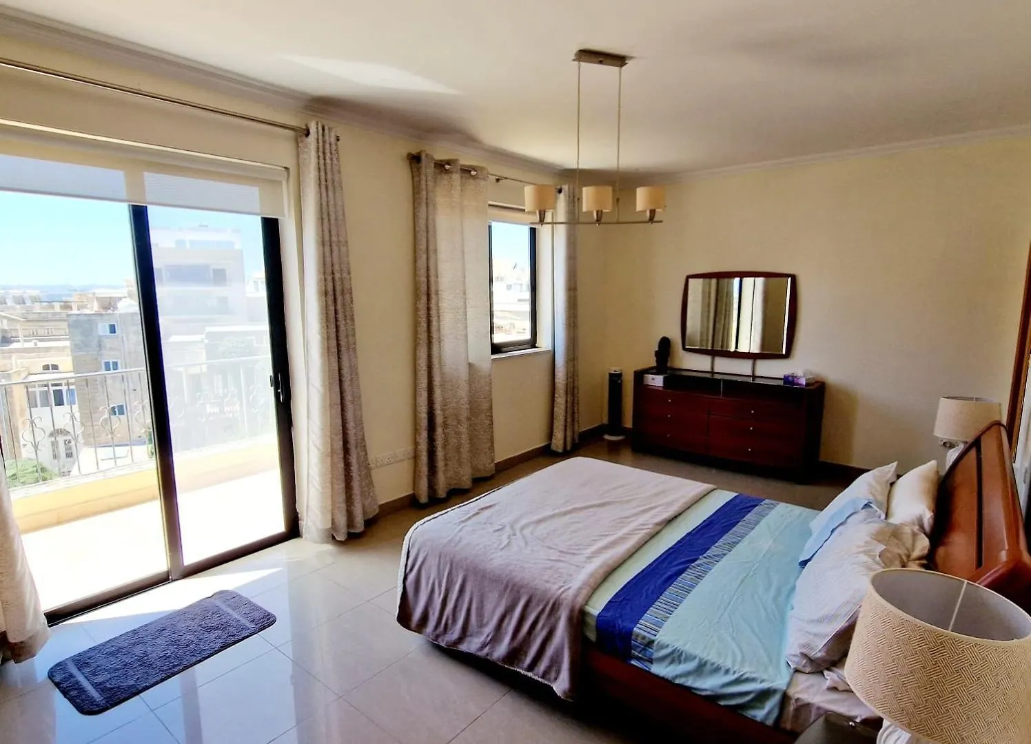 Spacious Central Sliema Penthouse Apartment Malta